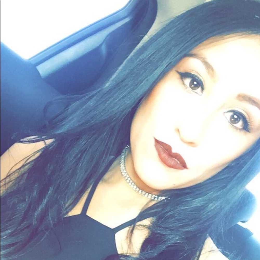 Meet your Posher, Kendra